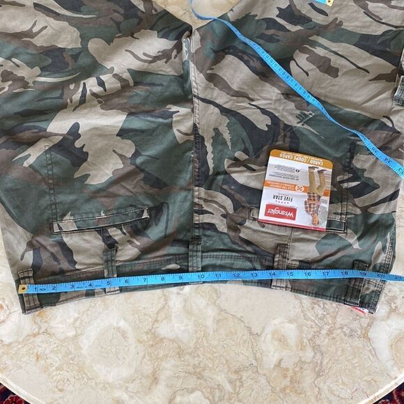 NWT Wrangler Relaxed Fit Camo Cargo Pants - Picture 14 of 16